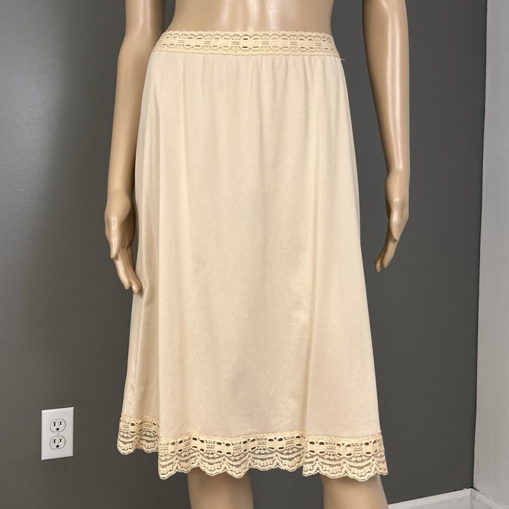 Vintage Olga Secret Hug Half Slip Medium Beige Tan 963F Lace Elastic Waist 70s